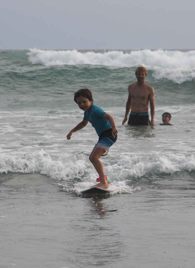 Alfred surfer på Playa Hermosa