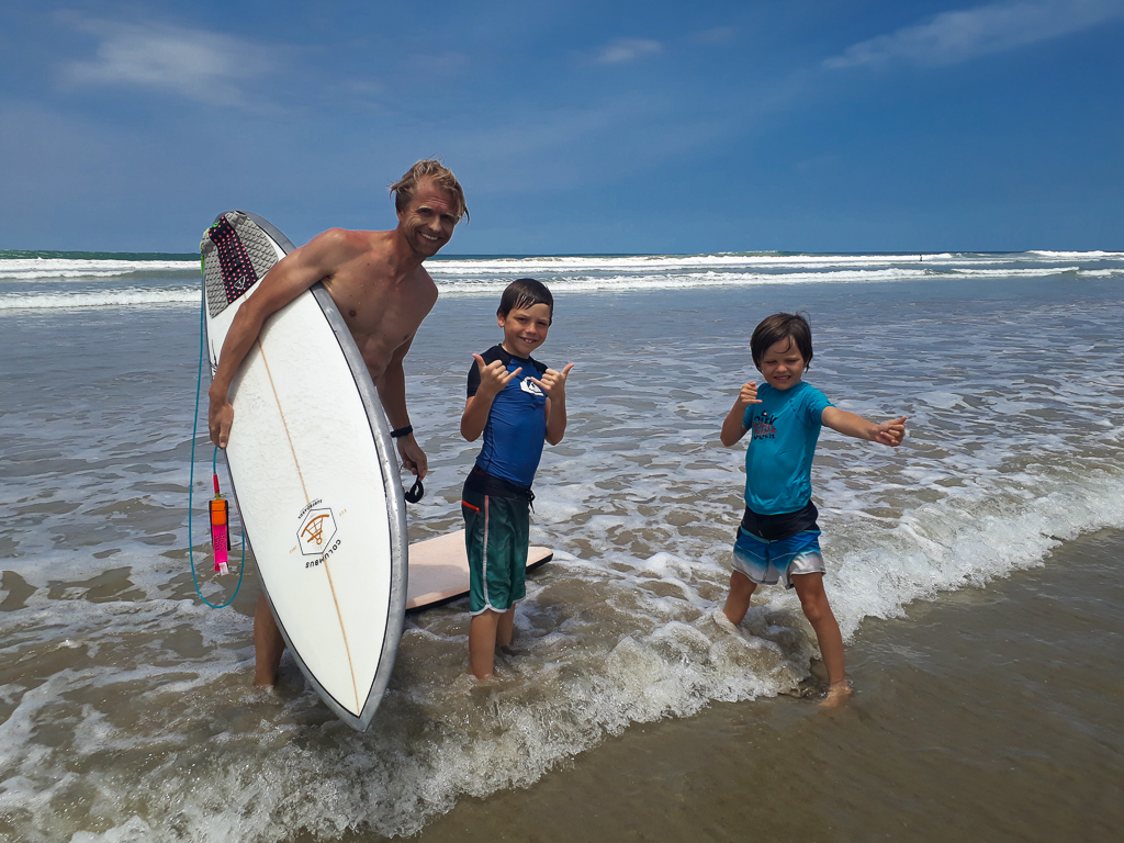 Rasmus Oskar og Alfred på Playa Hermosa