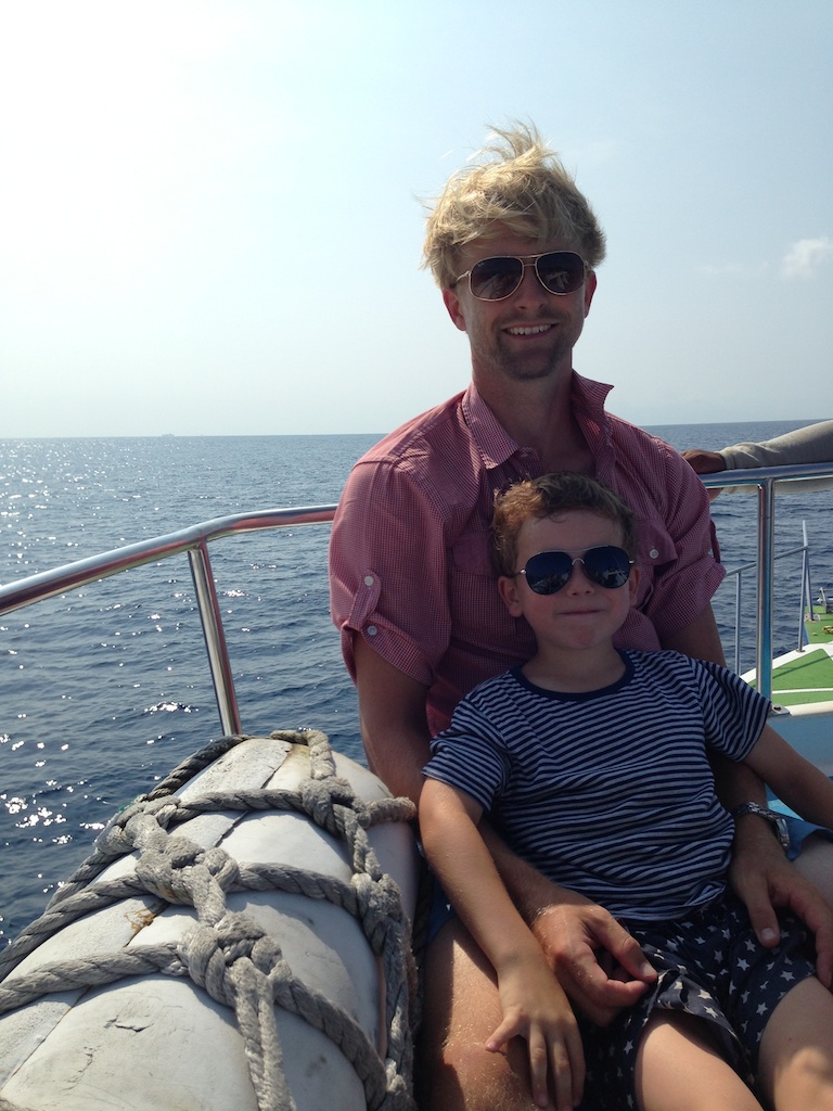 Rasmus og Oskar på taget af båden på vej til Gili Air