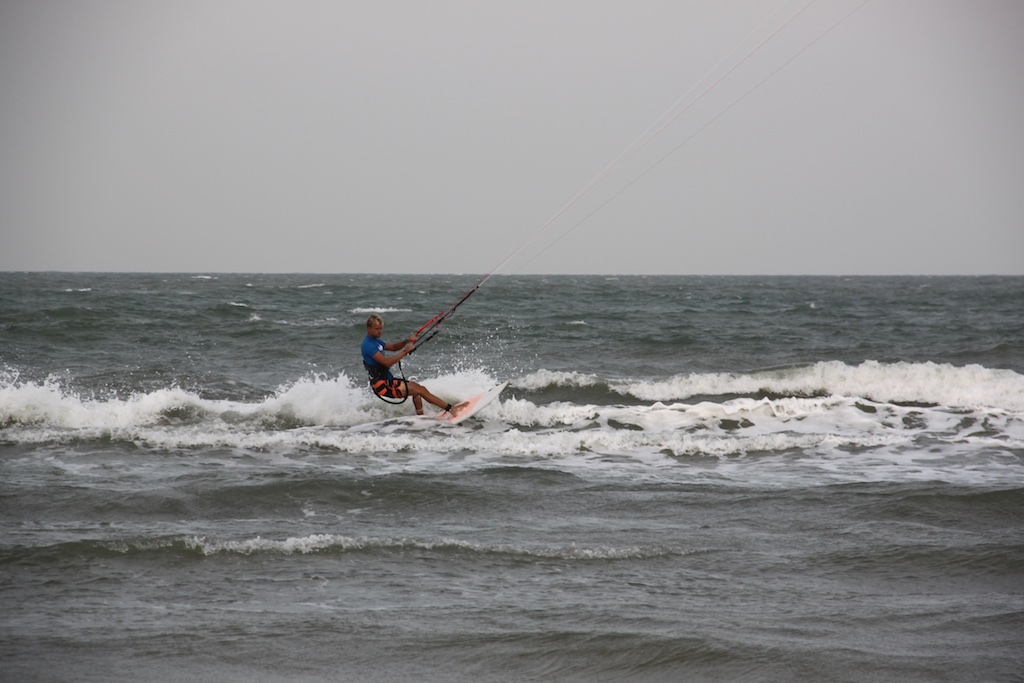 Rasmus kite surfer i Hua Hin