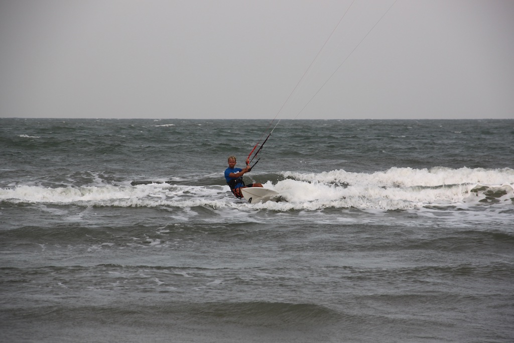 Rasmus kite surfer i Hua Hin