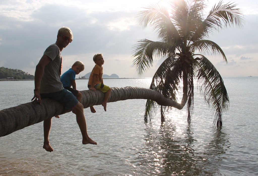 Cover image for post: Koh Phangan ved kvart-måne