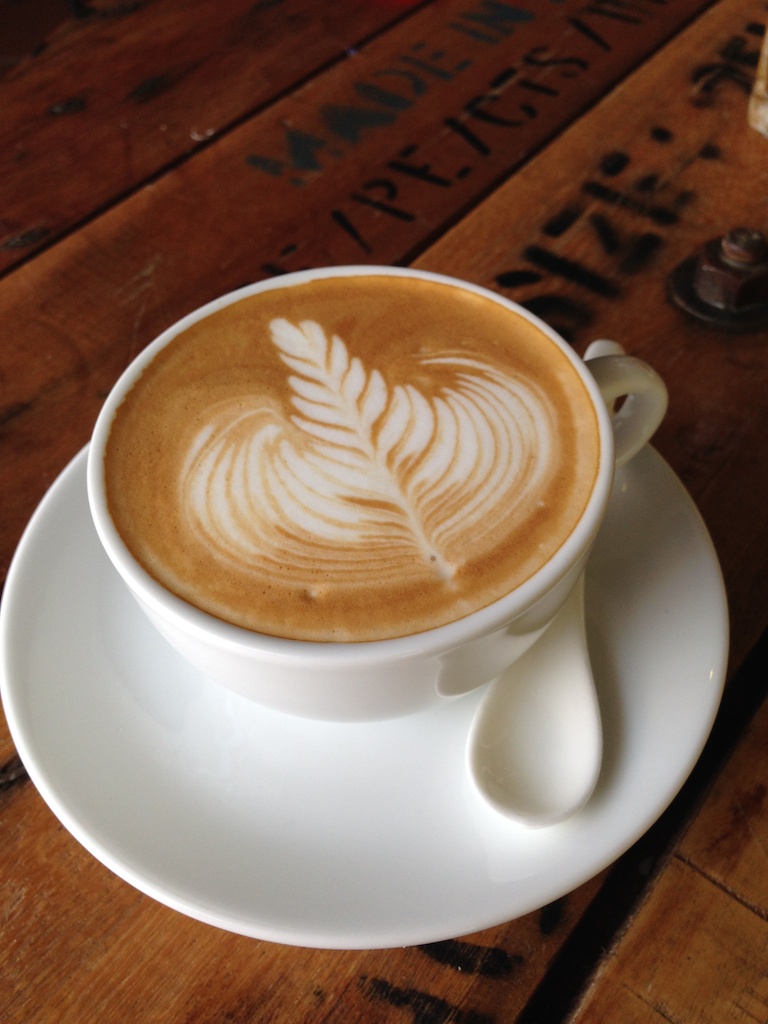 Kaffe-laté på Wheelers Café i George Town