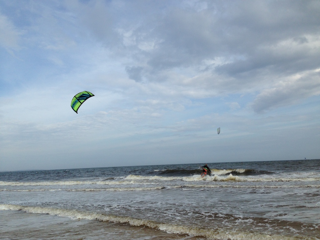 Rasmus kitesurfer i Mui Ne