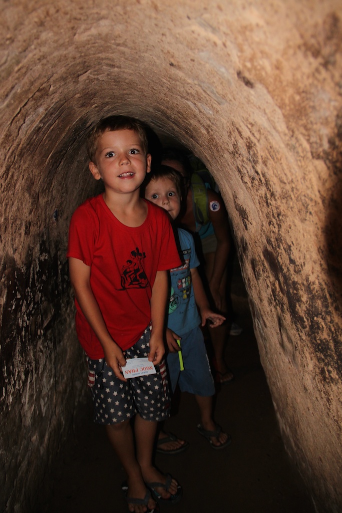 Oskar og Alfred nede i tunnellen