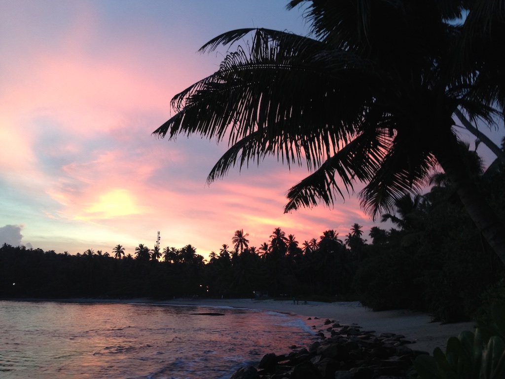 Solnedgang over Hiriketiya beach