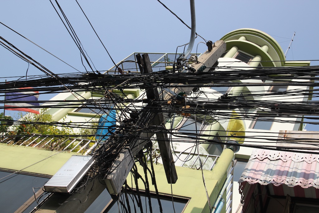 Elkabler i mast i Bangkok